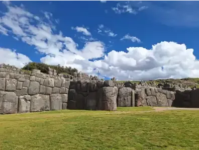 Sacsayhuaman Cusco | Happy Llamas Travel